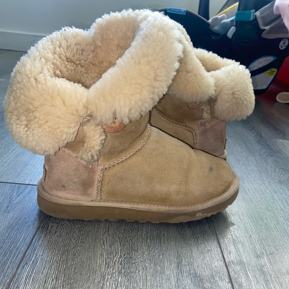 Ugg boots tan / cream button boots
